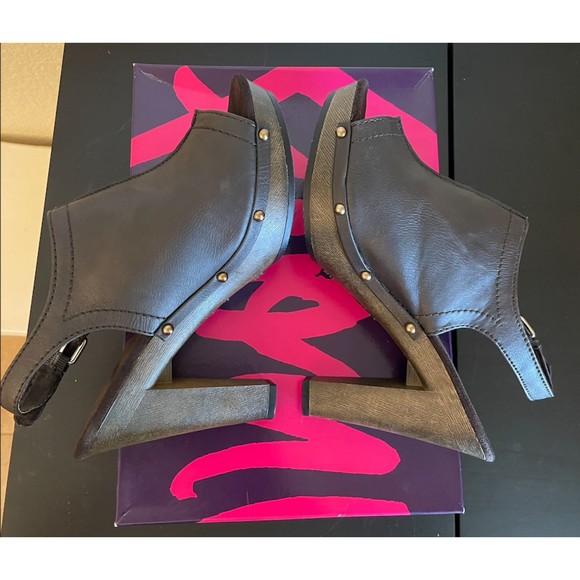 NEW-Fioni Brown Kontroversy Studded Heels-Sz 9.5 - Picture 4 of 10